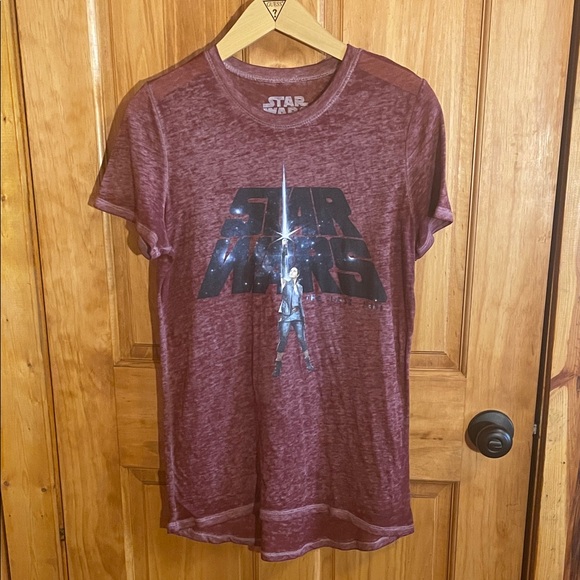 Star Wars Tops - STAR WARS The Last Jedi Rey Maroon T-Shirt, Sz M❗️